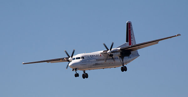 Fokker 50 OO-VLM on approach to LCY